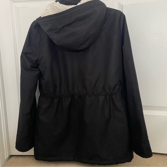 Abercrombie & Fitch Women’s All Season Weather Warrior Jacket - Picture 5 of 6